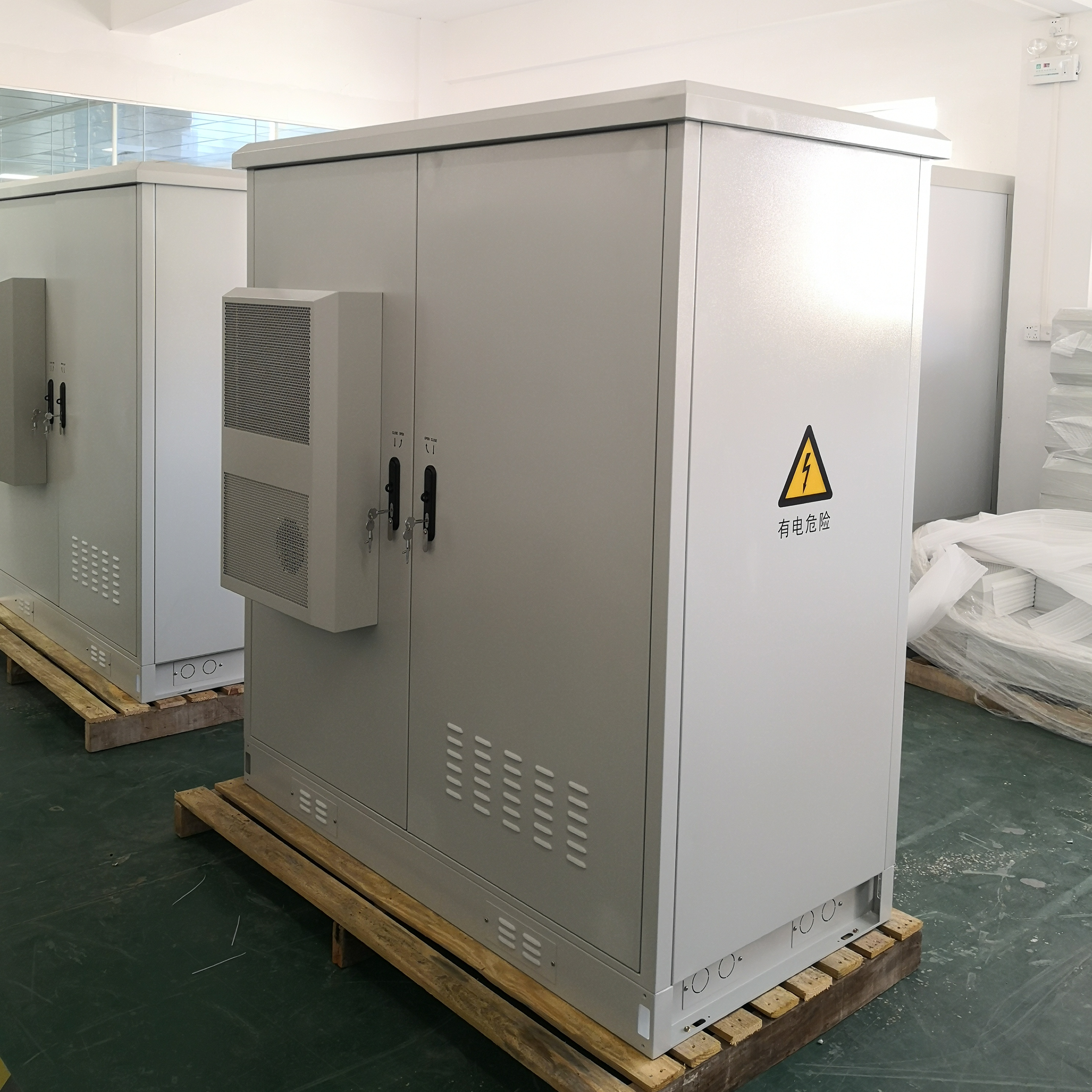 OEM ODM IP55 IP65 Fiber Optic Equipment Shelter Waterproof Dustproof Two 2 Doors Large Outdoor Telec(图4)